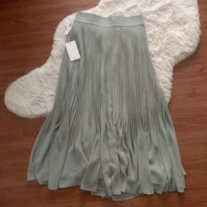 NWT Aritzia Wilfred Midi Twirl Skirt